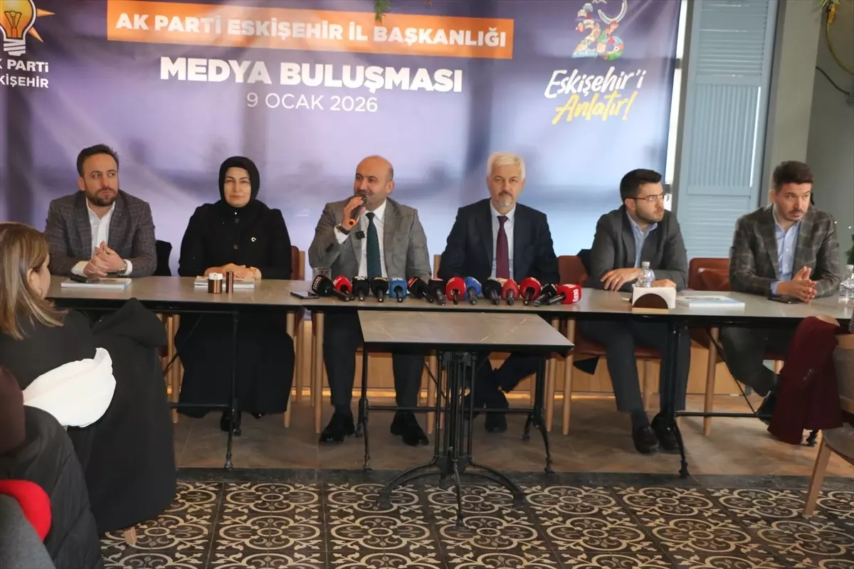 Albayrak\'tan Gazetecilere Kutlama ve Su Kesintisi Eleştirisi