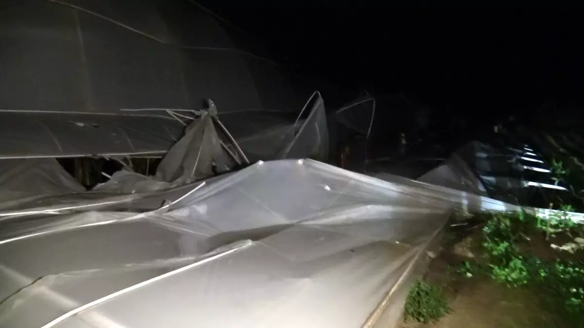 Manavgat\'ta Hortum Zarar Verdi