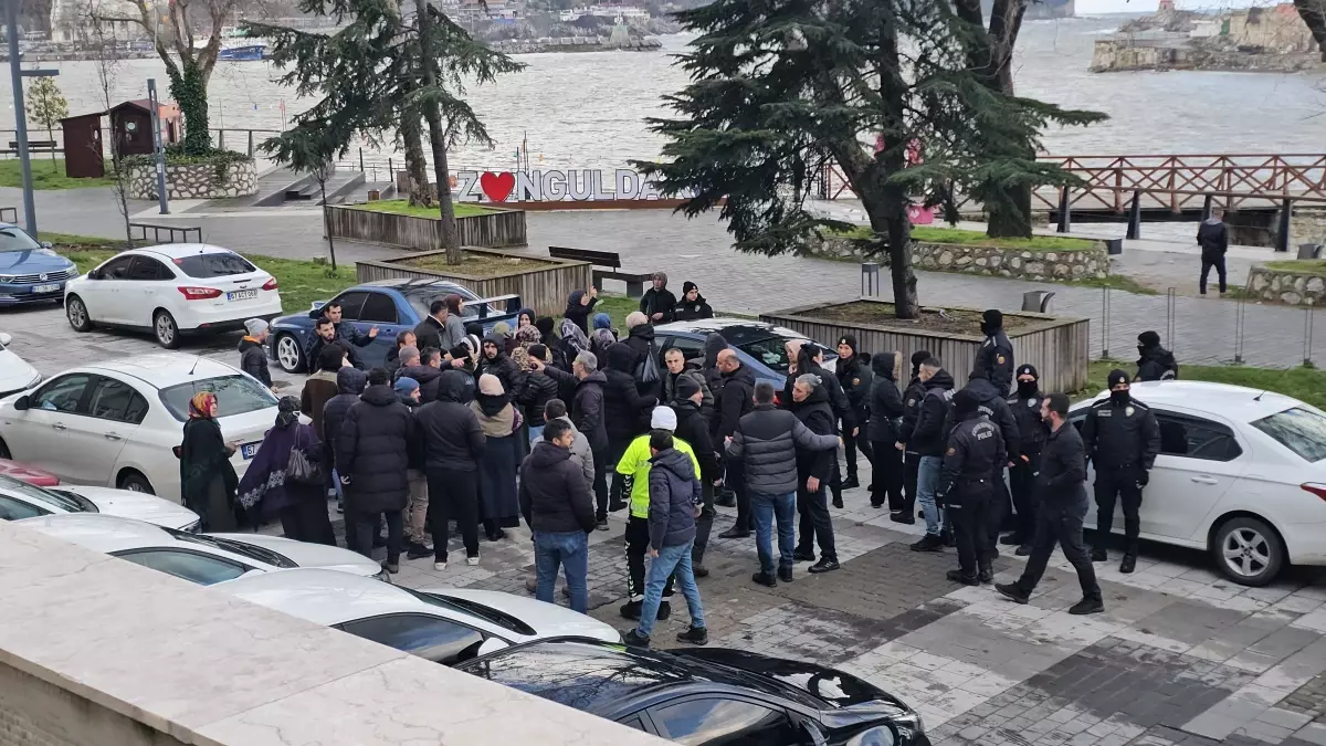 Babaanne ile 2 torunu öldürülmüştü; duruşma çıkışında arbede
