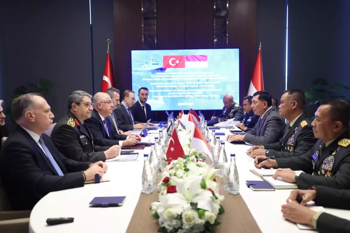 Bakan Güler, Endonezya ile ASELSAN\'ı Ziyaret Etti