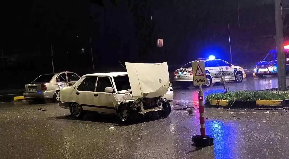 Bartın\'da Feci Otomobil Kazası