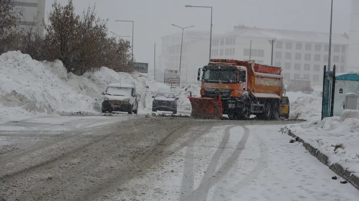 Bitlis\'te Kar Yağışı Yeniden Başladı