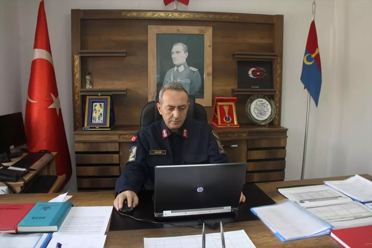 Jandarma Komutanı \'Yılın Kareleri\' Oylamasına Katıldı