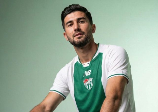 Bursaspor'dan bir iddialı transfer daha Bursaspor'dan bir iddialı transfer daha