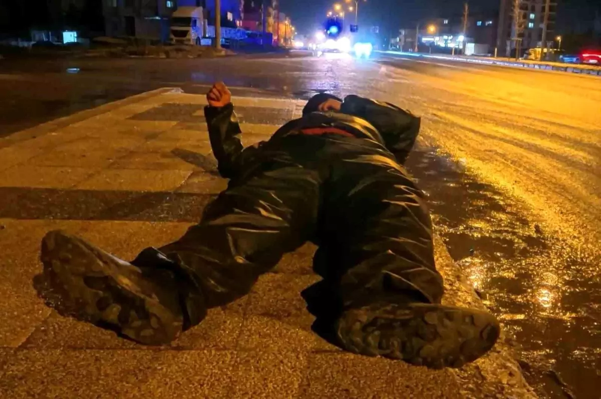 Aksaray\'da Motosiklet Kazası: Sürücü Yaralı