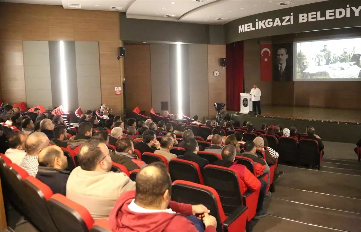 Çanakkale Kara Savaşları Zaferi\'nin 110. yıl dönümü dolayısıyla Melikgazi\'de program düzenlendi