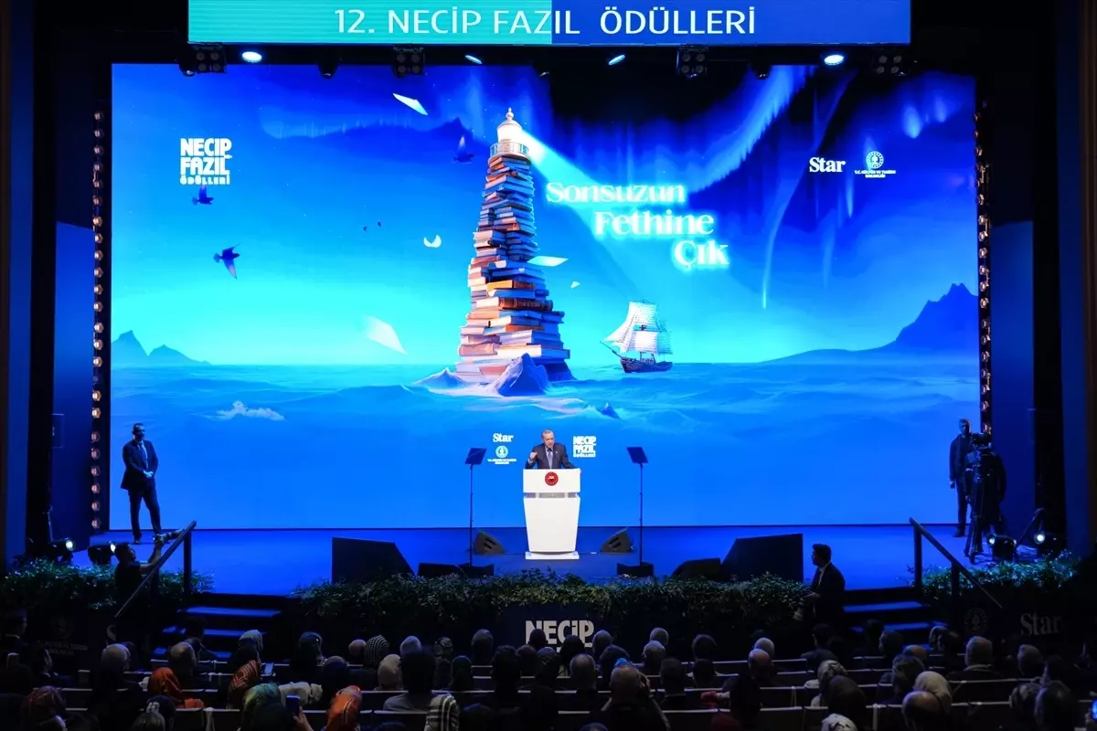 Cumhurbaşkanı Erdoğan: "Türkiye dış politika, savunma sanayisi ve ekonomide olduğu gibi kültür sanatta da zincirlerini parçalıyor.