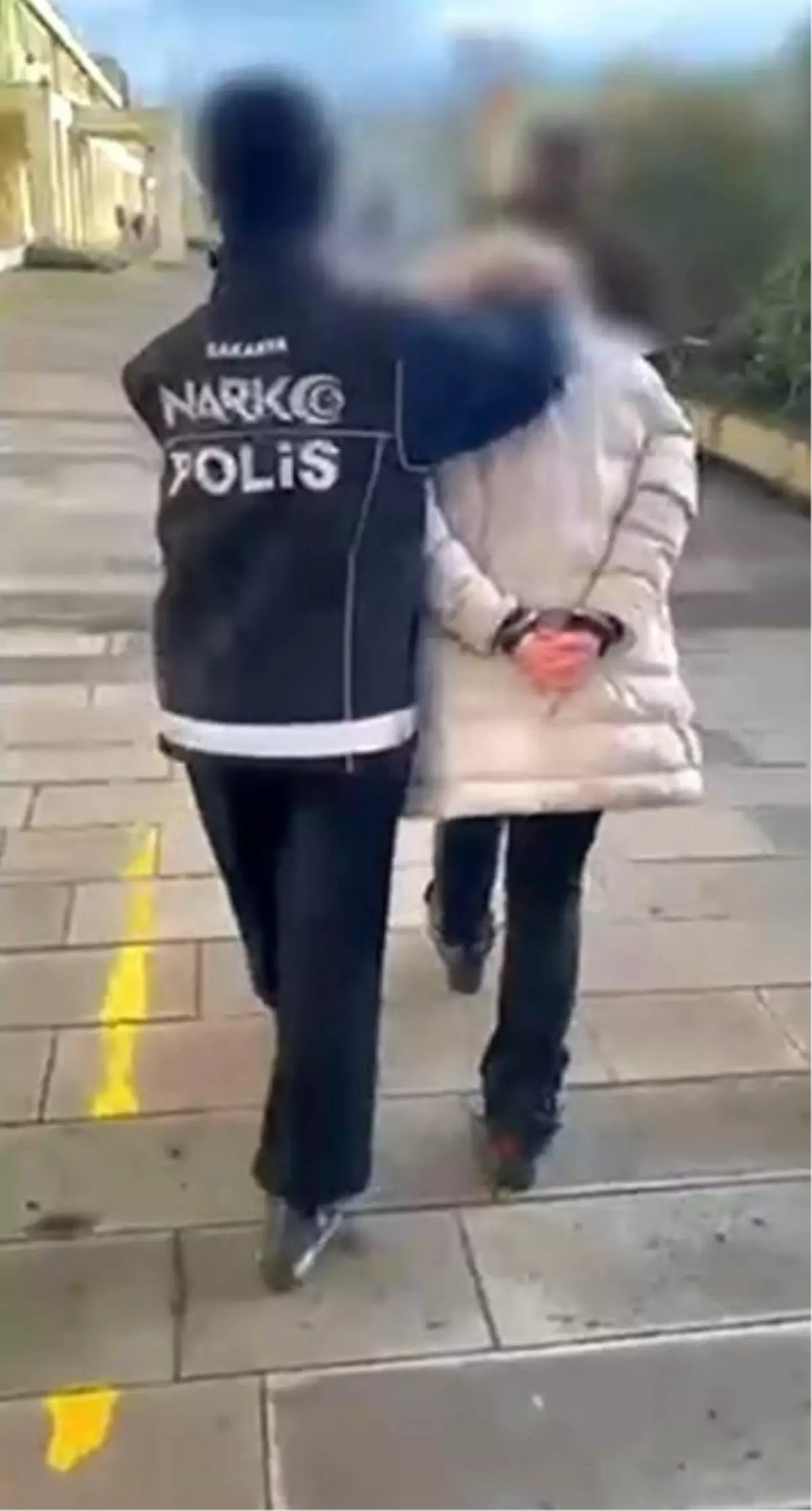 Uyuşturucu Taşıyan Kadın Yakalandı