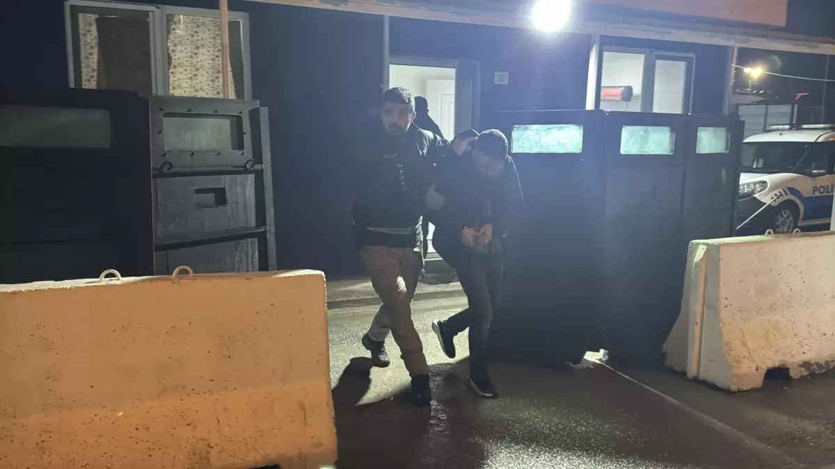 Kütahya\'da Kamyonette 40 kg Esrar Ele Geçirildi