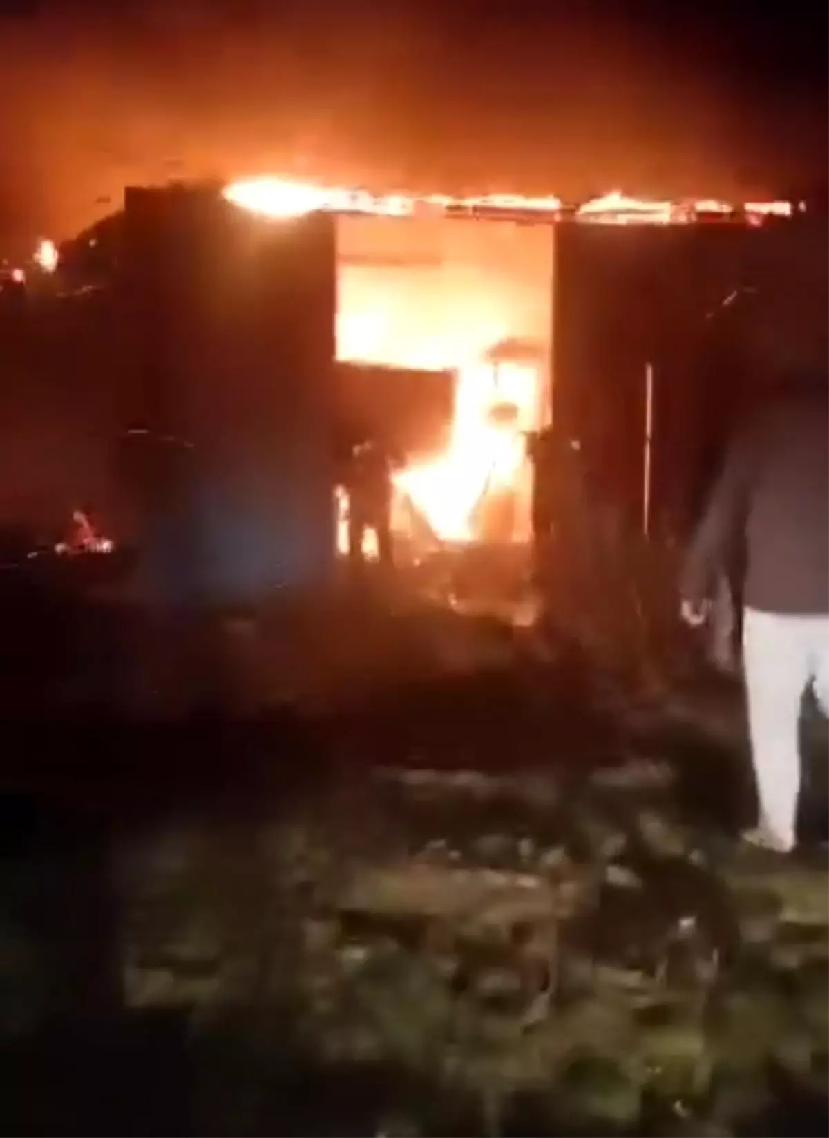 Kızıldağ\'da Yangın: Tarım Aletleri Yok Oldu