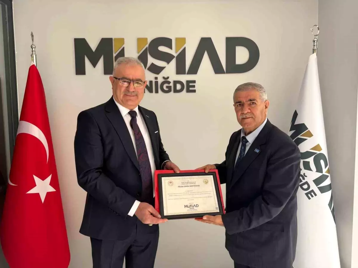 MÜSİAD\'dan Gazetecilere Fidan