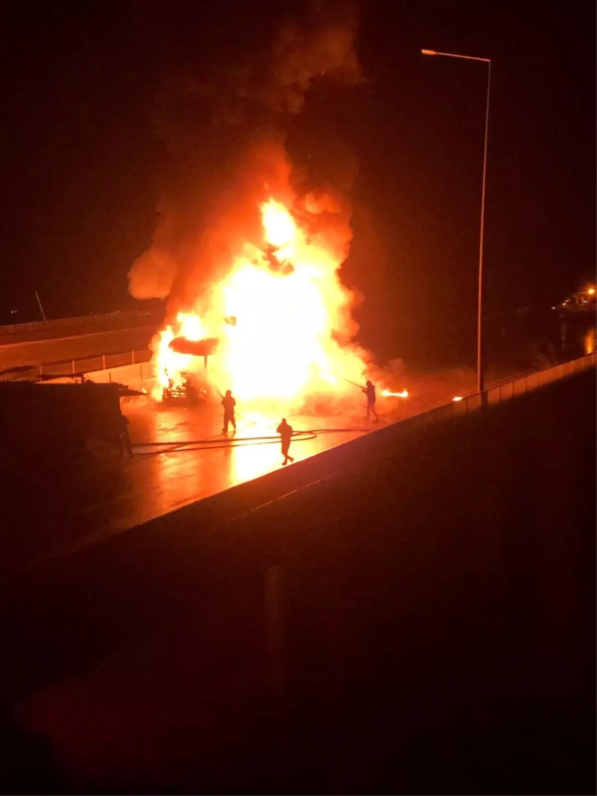 TAG Otoyolu\'nda Tır Yangını