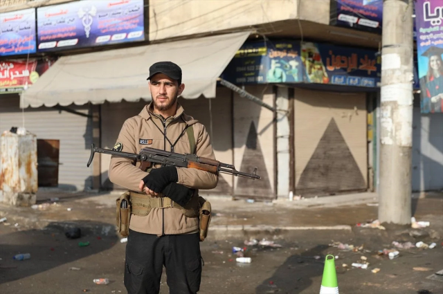 Halep'te YPG'li gruplar kendilerini taşıyacak otobüslere ateş açtı