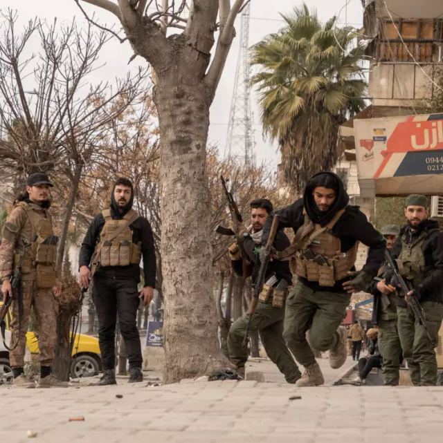 Halep'te YPG'li gruplar kendilerini taşıyacak otobüslere ateş açtı