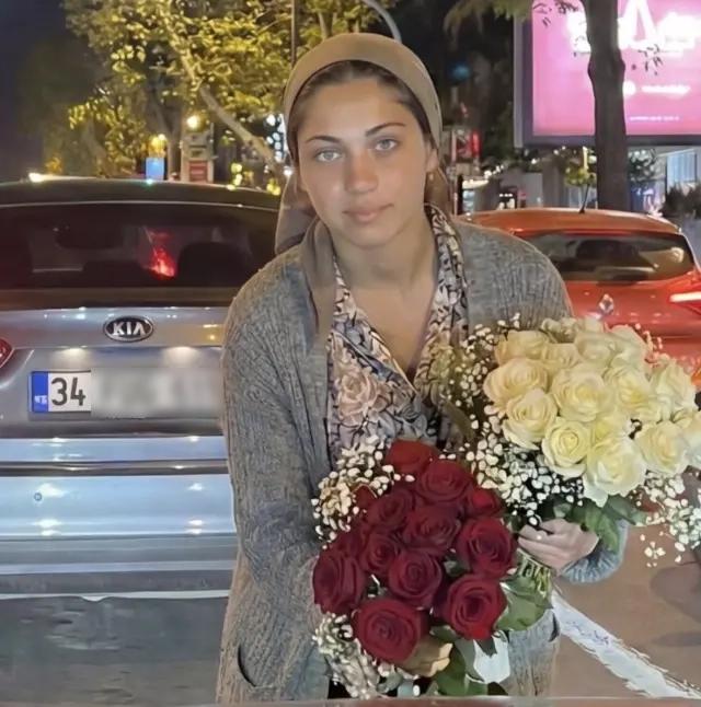 Herkes çiçek satan bu kızı konuşuyor