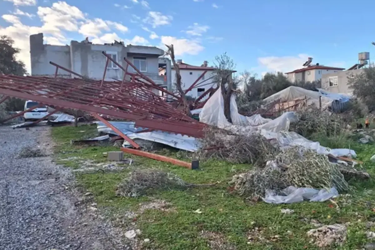 Hortumun neden olduğu zarar, gün ağardığında ortaya çıktı