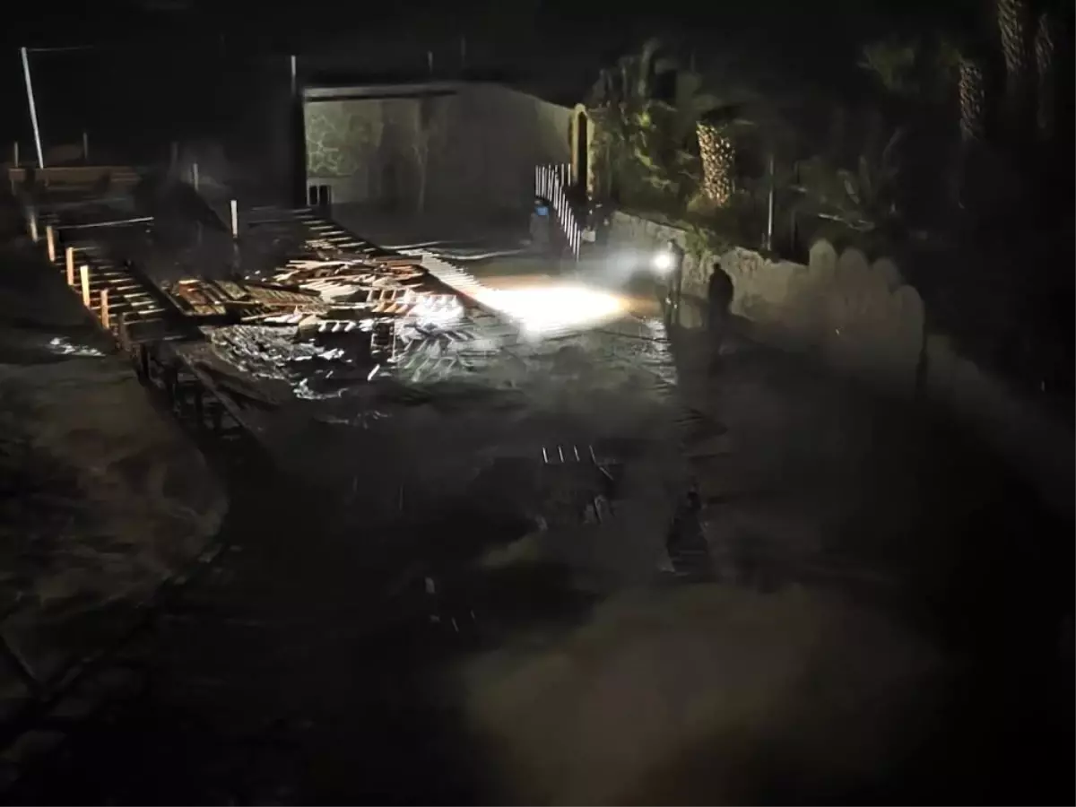 Kuşadası\'nda Fırtına Faciası: 1 Ölü, 2 Yaralı