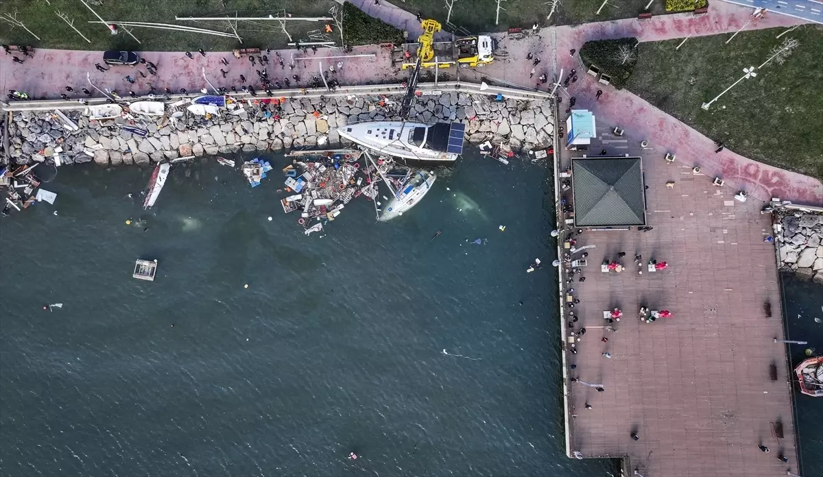 İstanbul\'da Şiddetli Yağış ve Fırtına