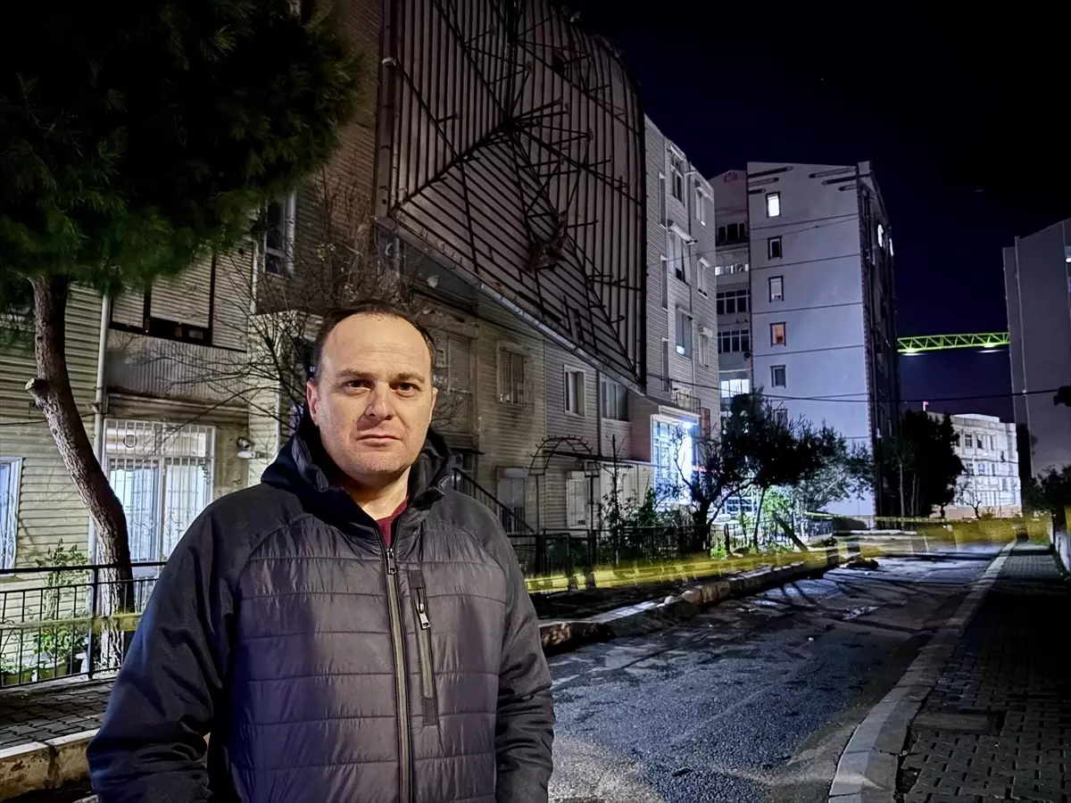 Buca\'da Fırtına Çatılar Uçurdu