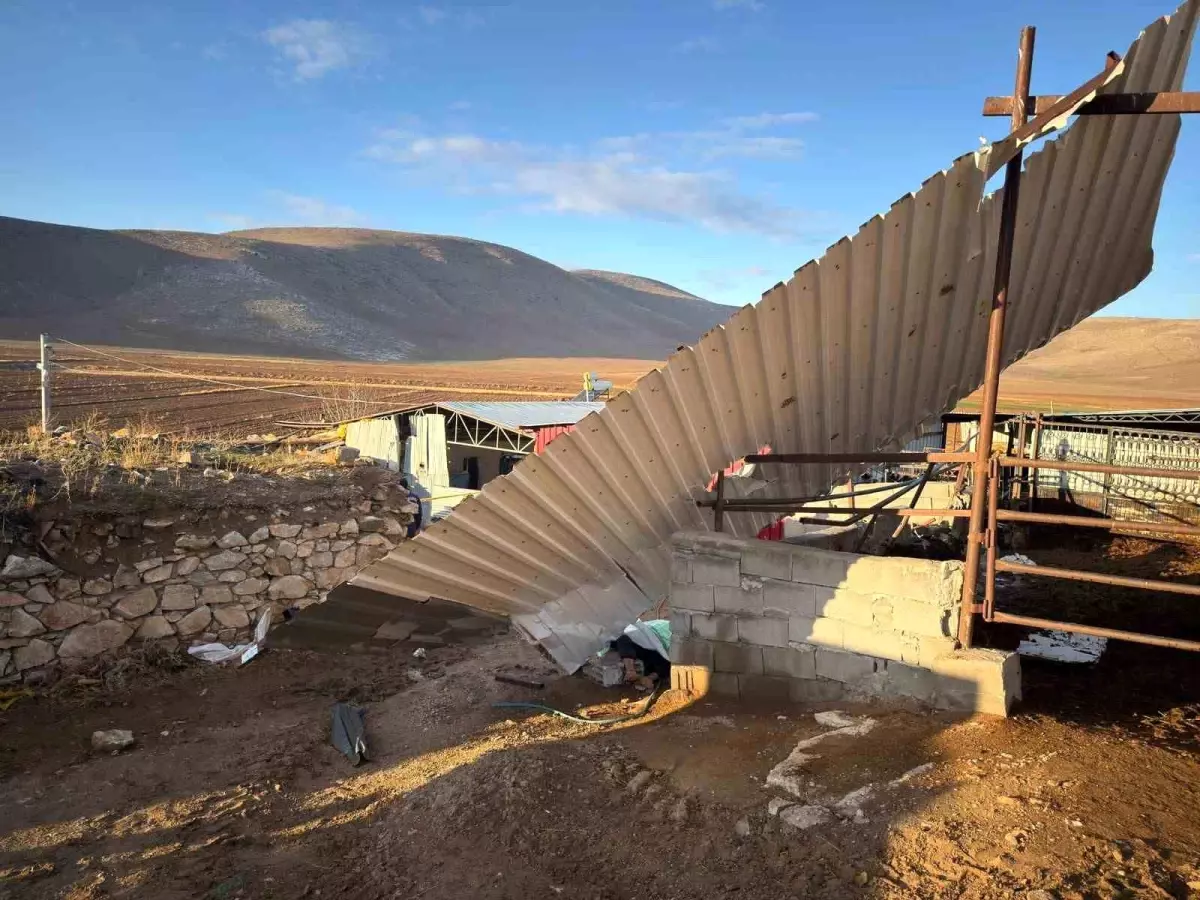 Fırtına Çatı Uçurdu, Bir Kişi Hayatını Kaybetti