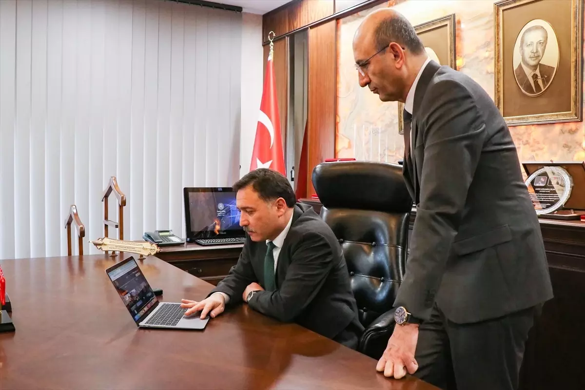 Kayseri Valisi Yılın Kareleri Oylamasına Katıldı