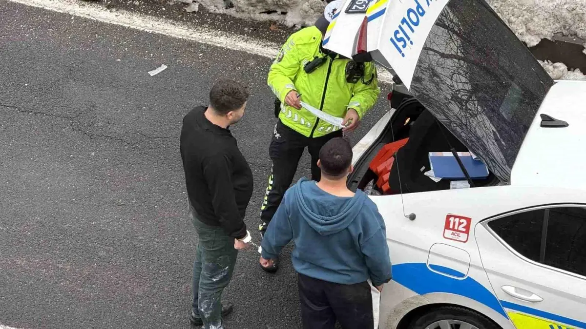 Diyarbakır\'da Kaza Sonrası Sürücüler Kavga Etti