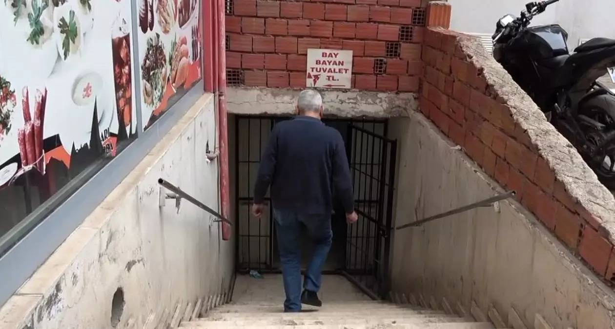 Kilis\'te tuvalet mağduriyeti yaşayan vatandaşlar belediyeden çözüm bekliyor