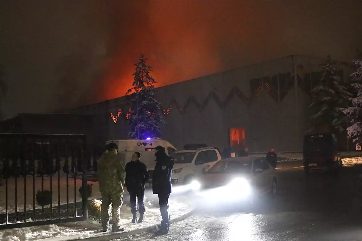 Yakova\'da Fabrika Yangını