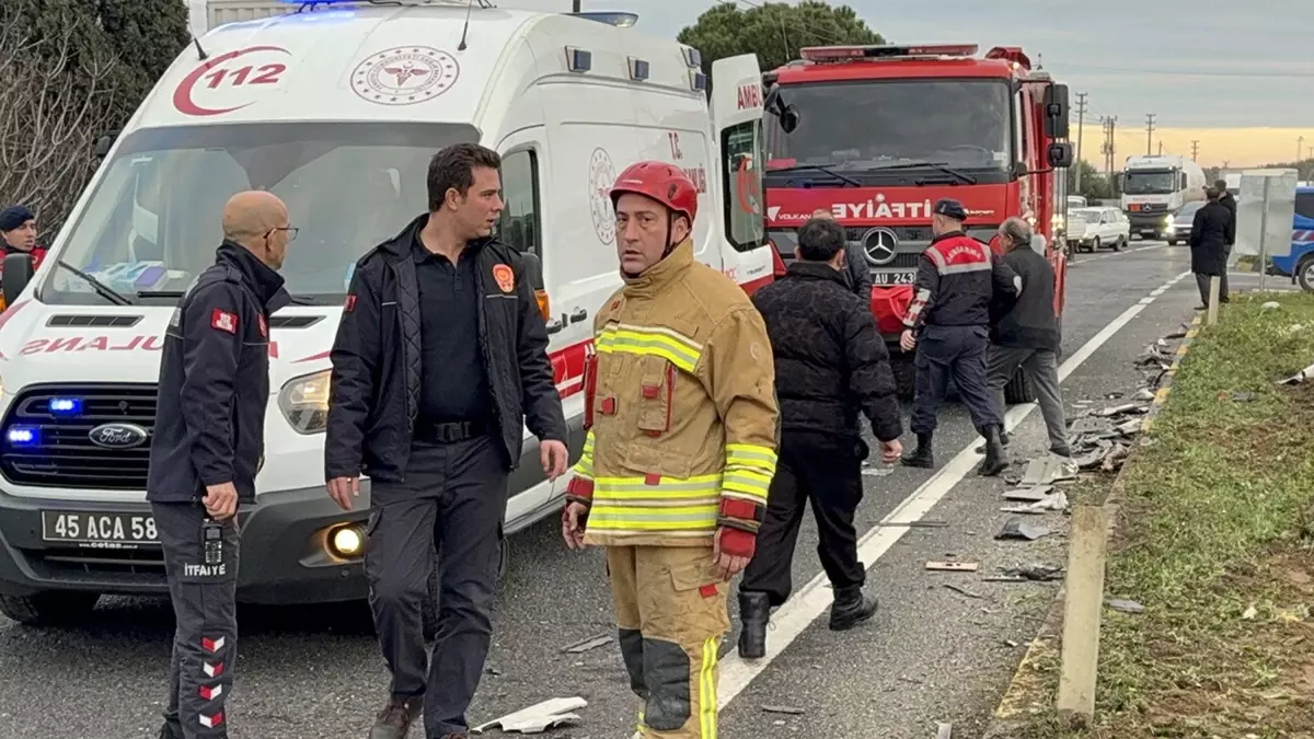 Turgutlu\'da TIR ile otomobil çarpıştı: 1 ölü