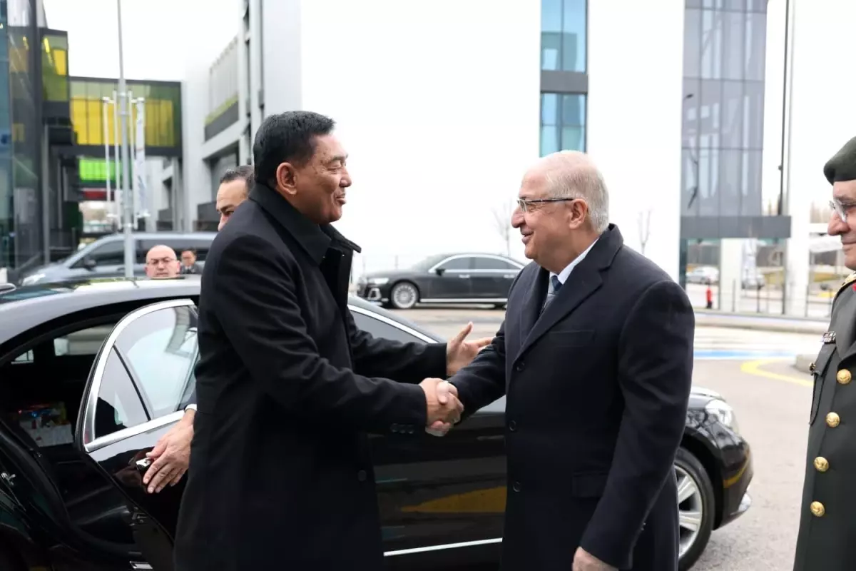 Bakan Güler, Endonezya Savunma Bakanı ile ASELSAN\'ı Ziyaret Etti