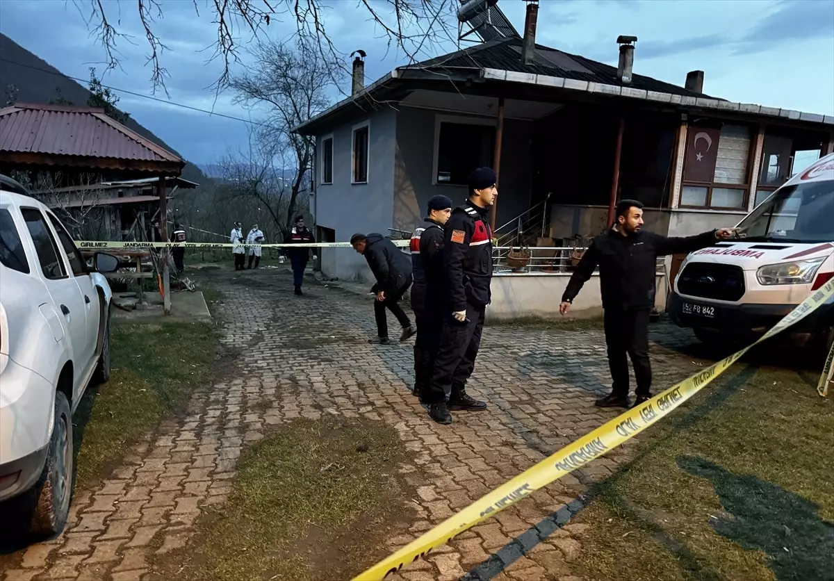 81 Yaşındaki Adam Bıçaklanarak Öldürüldü