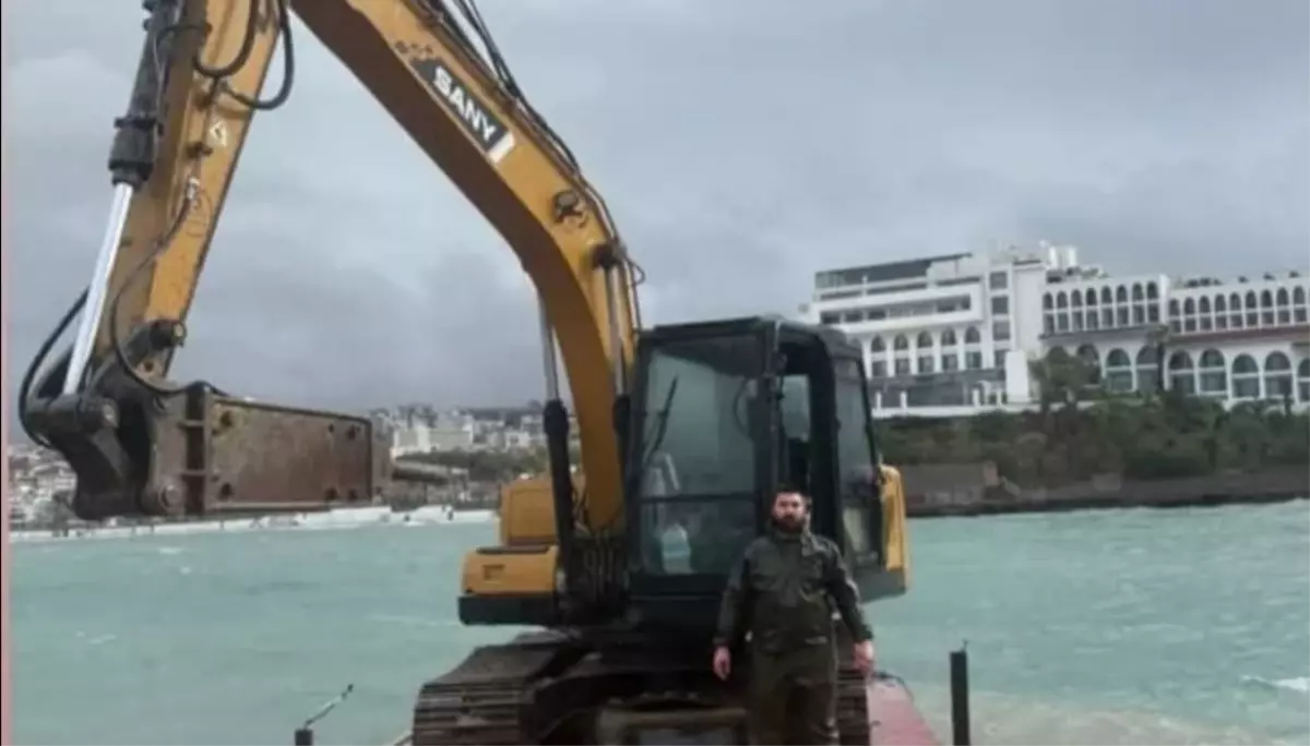 Şiddetli fırtınada beş yıldızlı otelin iskelesinde çalışan işçiler denize savruldu: 1 ölü, 2 yaralı