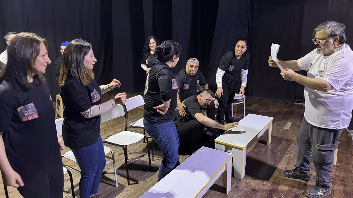 Otizmli Aileler Tiyatroda Buluştu