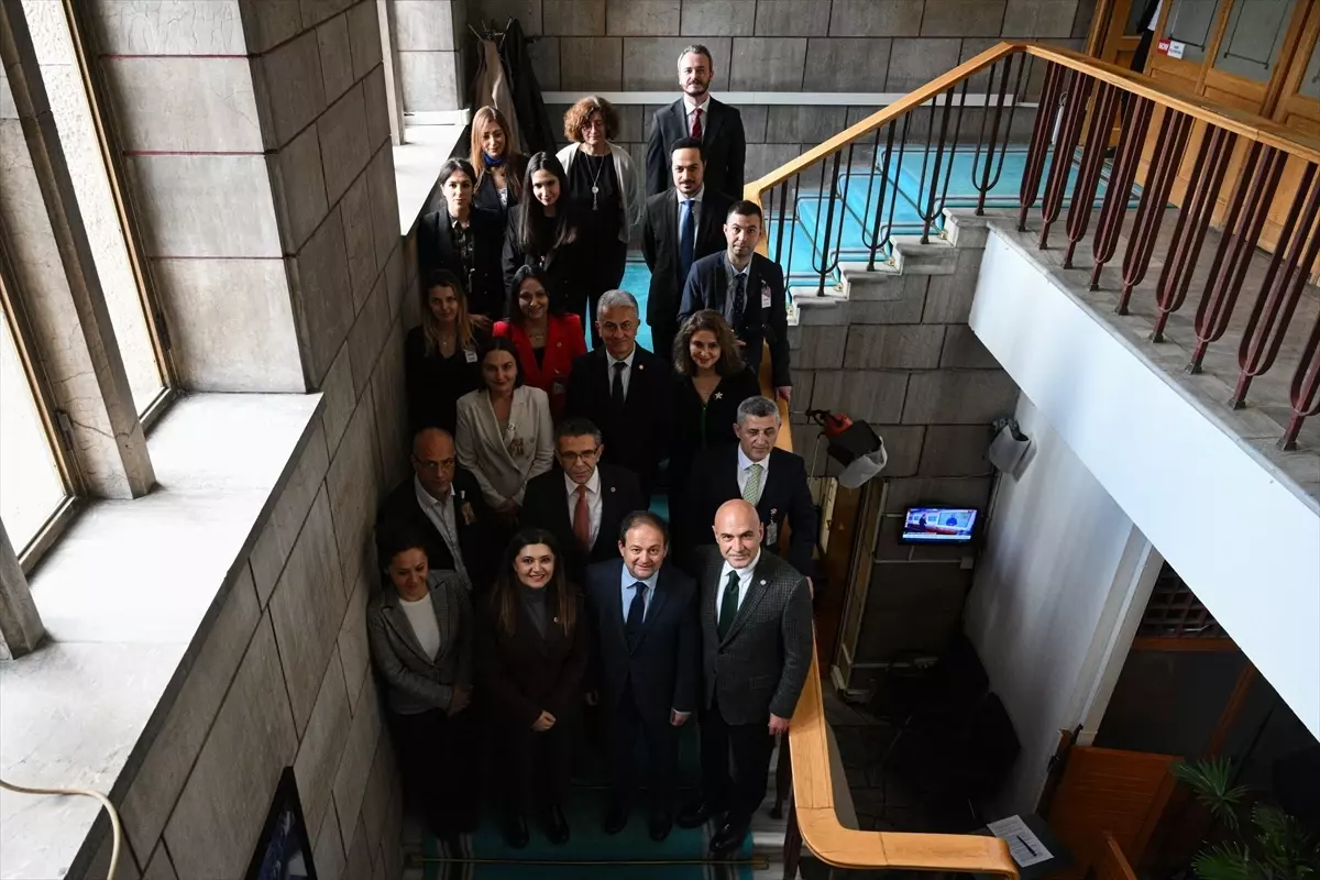 Parti gruplarından parlamento muhabirlerine ziyaret