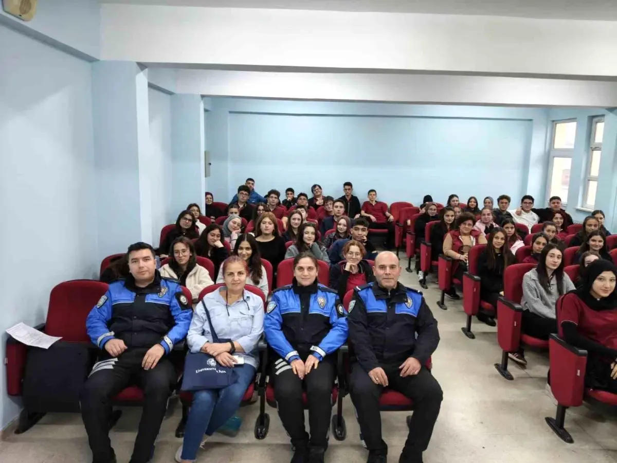 Afyonkarahisar\'da Öğrencilere Trafik ve İnternet Eğitimi