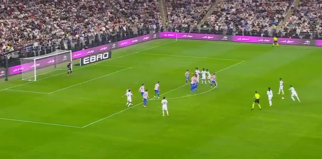 Real Madrid'in yıldızından Atletico Madrid ağlarına 30 metreden füze