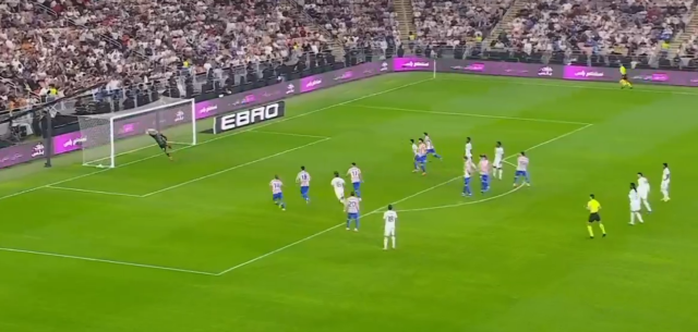 Real Madrid'in yıldızından Atletico Madrid ağlarına 30 metreden füze