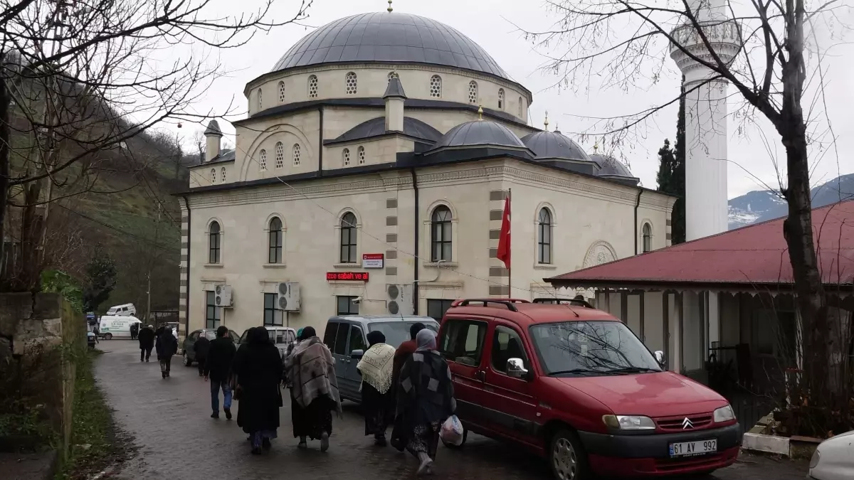 Trabzon\'da Saç Ekiminde Hayatını Kaybeden Temel Altuntaş Toprağa Verildi