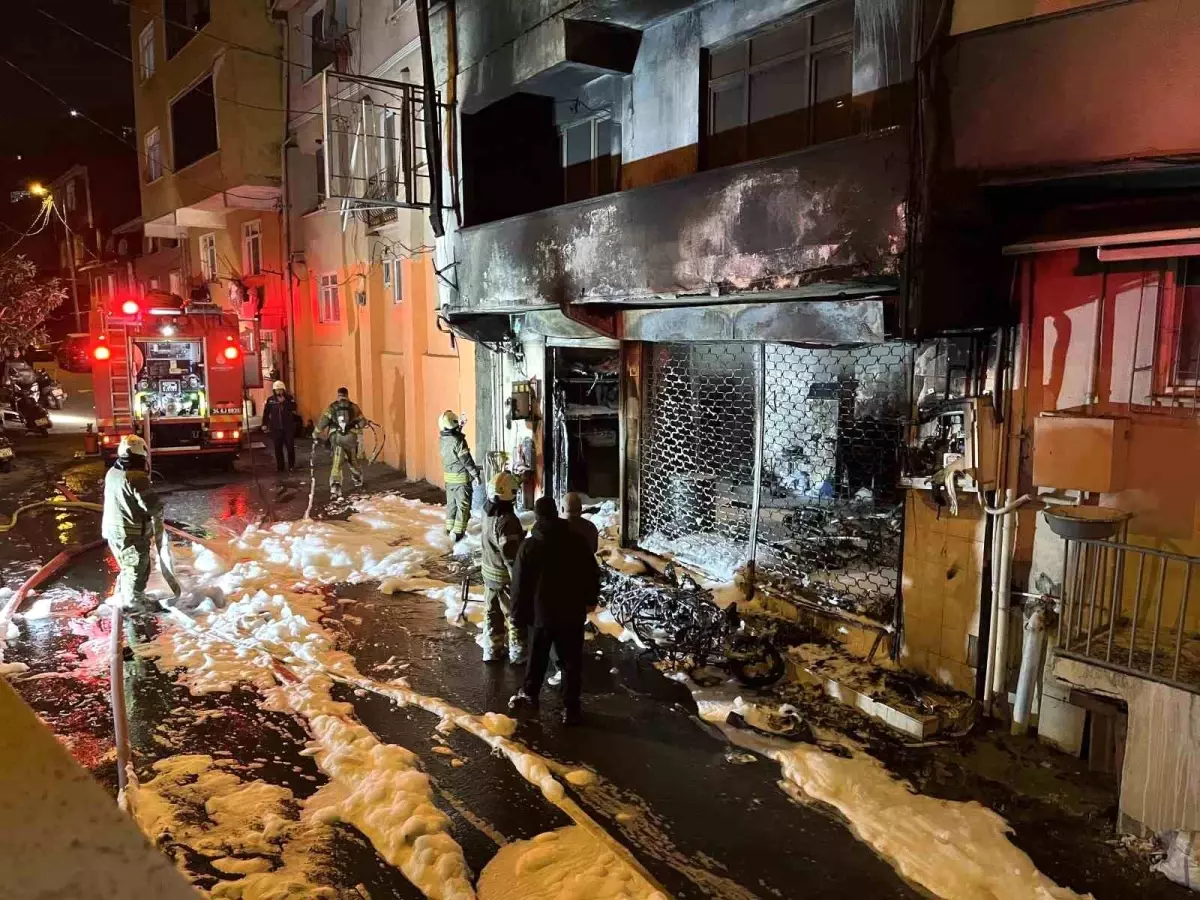 Sarıyer\'de Motosiklet Tamirhanesinde Yangın