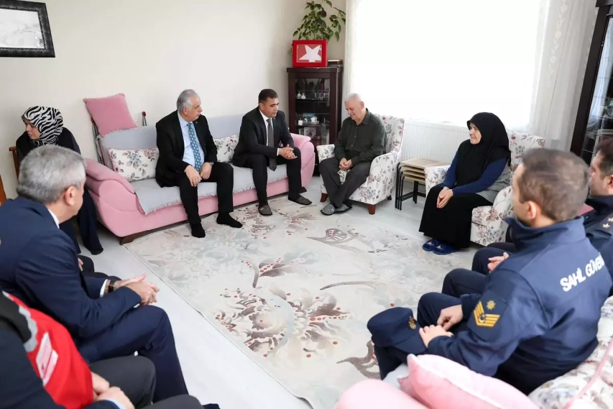 Vali Aslan\'dan Şehit Ailesine Veda Ziyareti