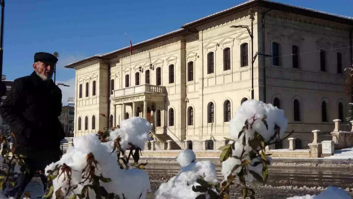 Tarkan\'ın Bağış İddiaları Yalanlandı