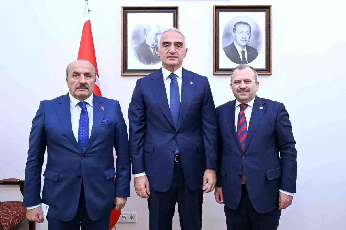 Taşköprü Belediye Başkanı Arslan, Bakan Ersoy\'a Pompeipolis Antik Kentini anlattı