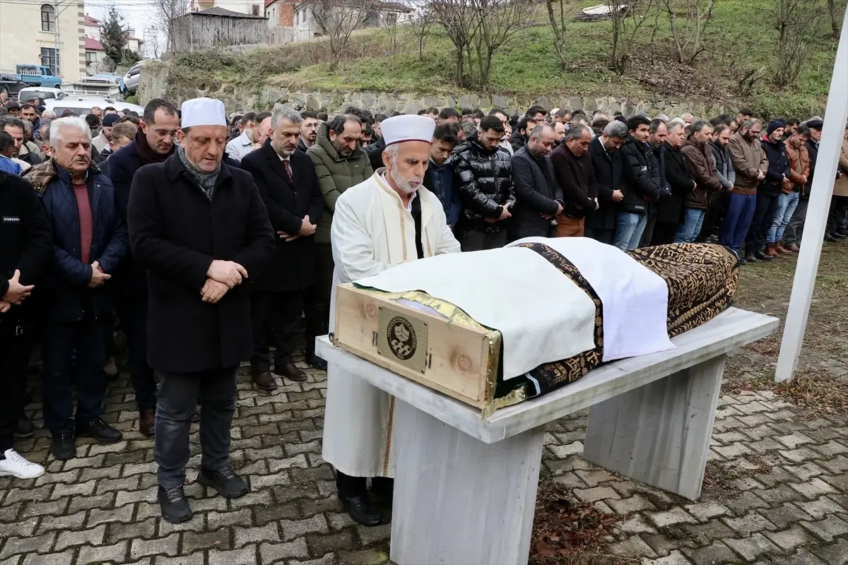 Saç Ekimi Sırasında Hayatını Kaybeden Temel Altuntaş Toprağa Verildi