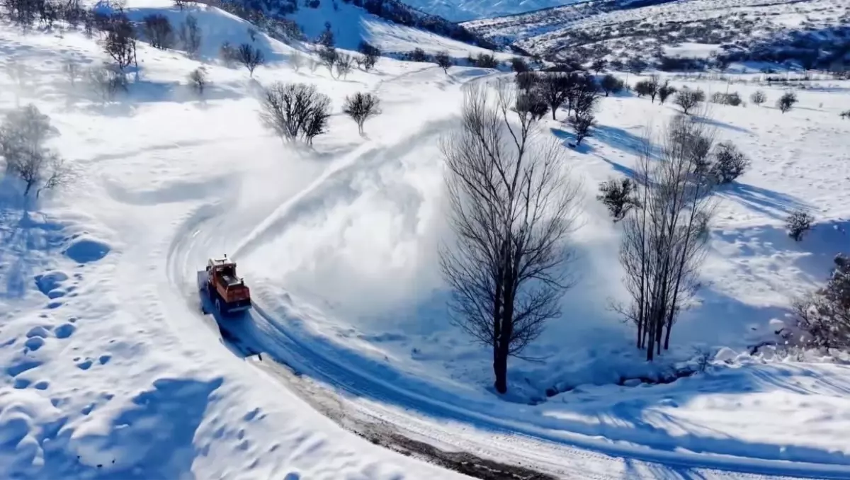 Tunceli\'de Kar Yağışı 123 Köy Yolunu Kapadı