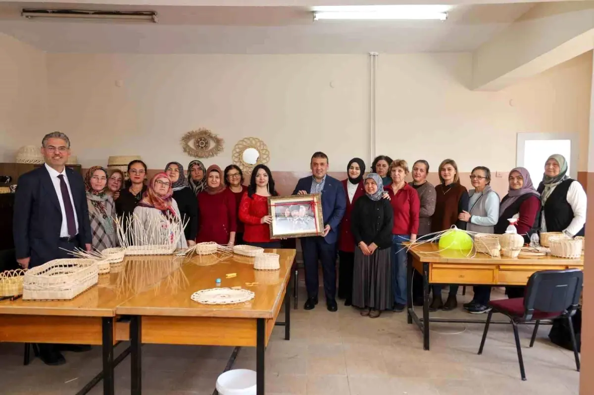 Vali Sözer\'den Gölpazarı Halk Eğitim Merkezine Ziyaret