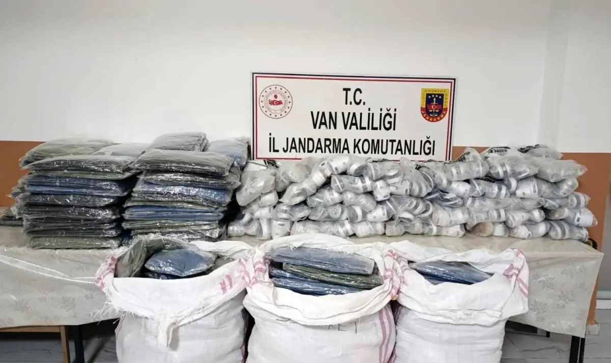 Başkale\'de 4,1 Milyon TL\'lik Kaçak Eşya Ele Geçirildi