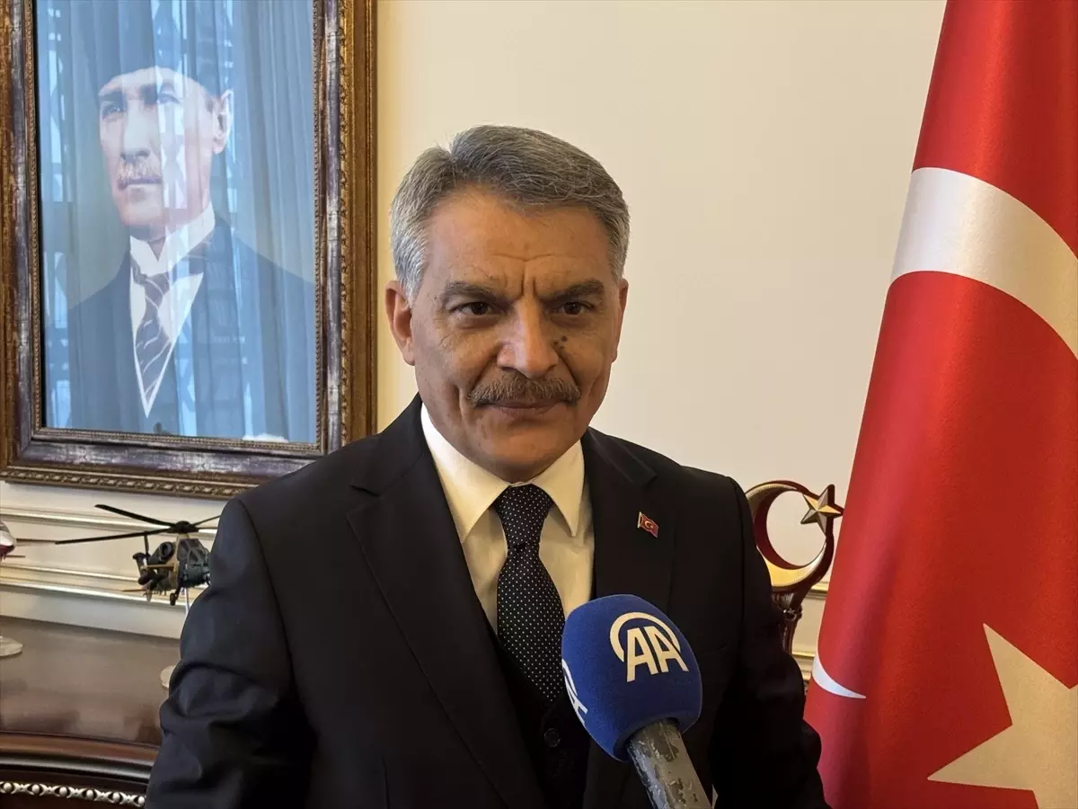 Yozgat Valisi, \'Yılın Kareleri\' Oylamasında Fotoğrafları İnceledi