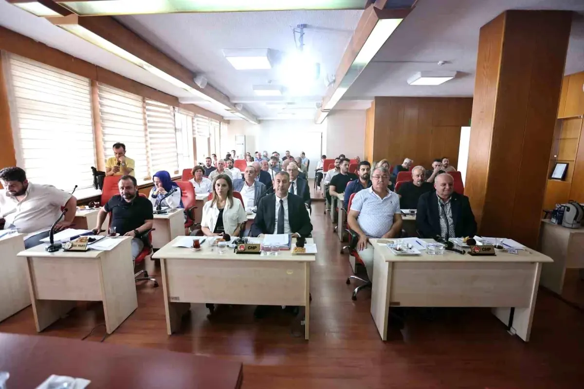 AK Parti\'den açılış öncesi CHP lideri Özel\'e çağrı