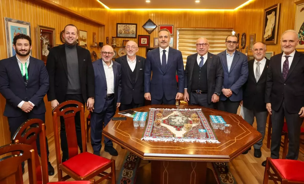 Hakan Fidan Karadeniz Vakfı Kongresi\'nde