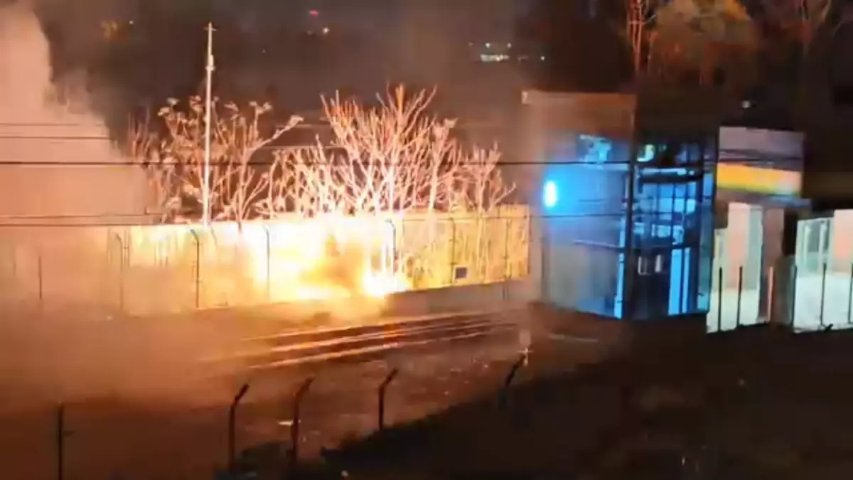 Yenibosna\'da Elektrik Kablolarında Yangın